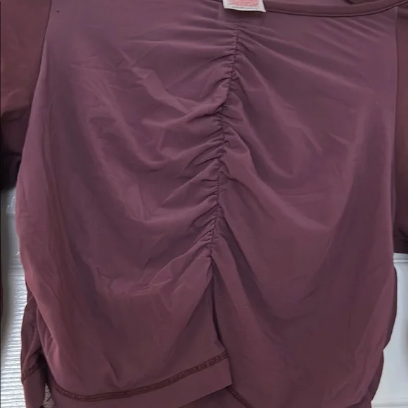Elegant Long Sleeve Ruched Top - Purple by Gymshark size Medium - Picture 5 of 7